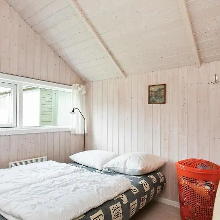 Four-bedroom Holiday In Hemmet 6 * Bogø By