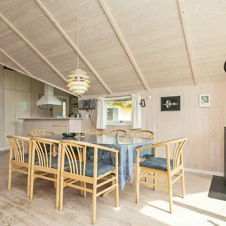 Four-bedroom Holiday In Hemmet 6 * Bogø By
